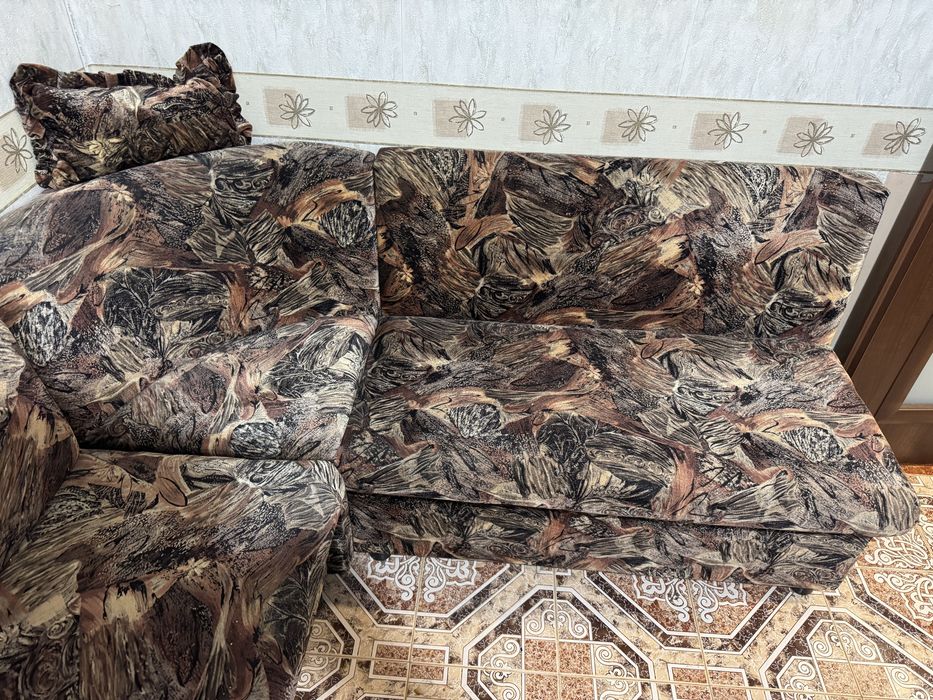 Ъглов диван 160×160 см с ракли – много запазен