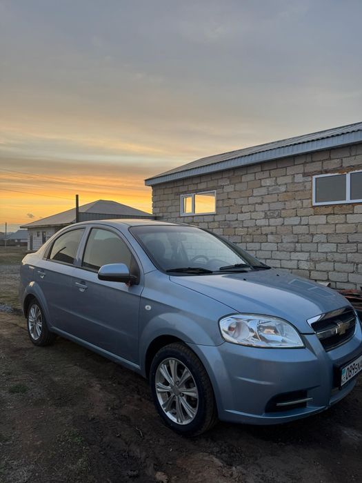 Машина Шевроле продам