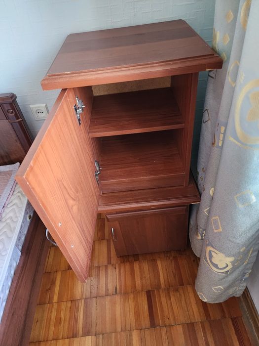 Тумба прикроватная
