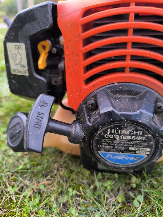 Trimmer Hitachi benzină