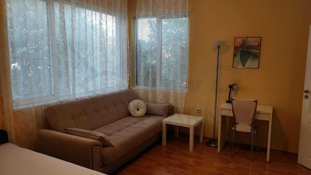 Дава се под наем Тристаен апартамент в Варна, Център - 85 кв.м за 558.45 € - Снимка #2