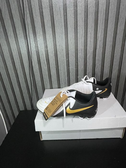 Ghete de fotbal nike