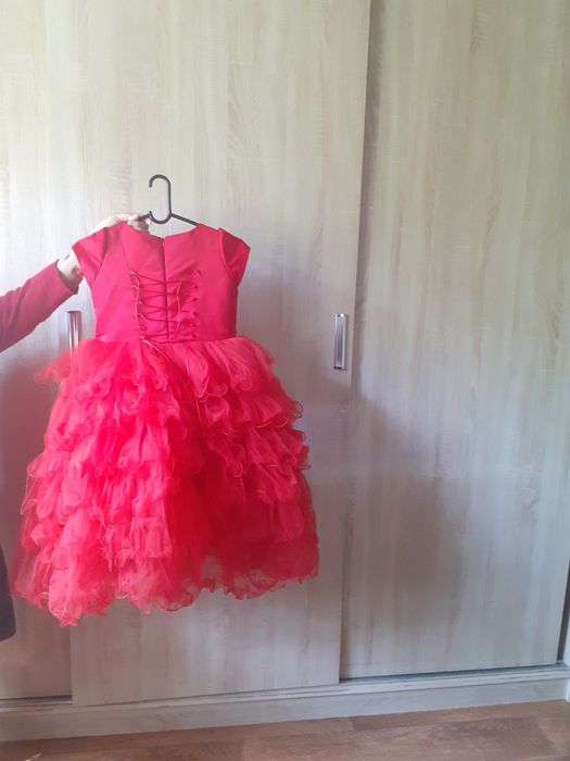 Продам нарядное,вечернее платье