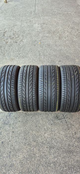 4 anvelope vara ca noi Semperit,fata 225/40/18,spate 255/35/18.Pretul este pe bucata.