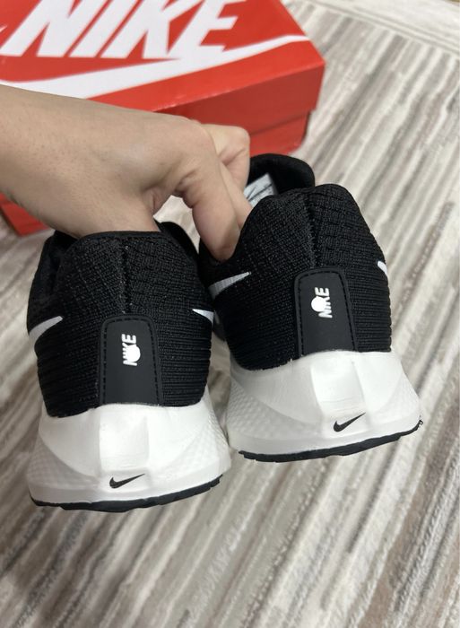 Кроссовка новая