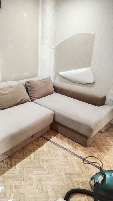 Срочно продам диван.