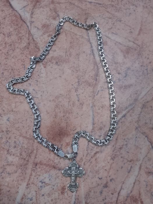 Цепочка с крестиком.