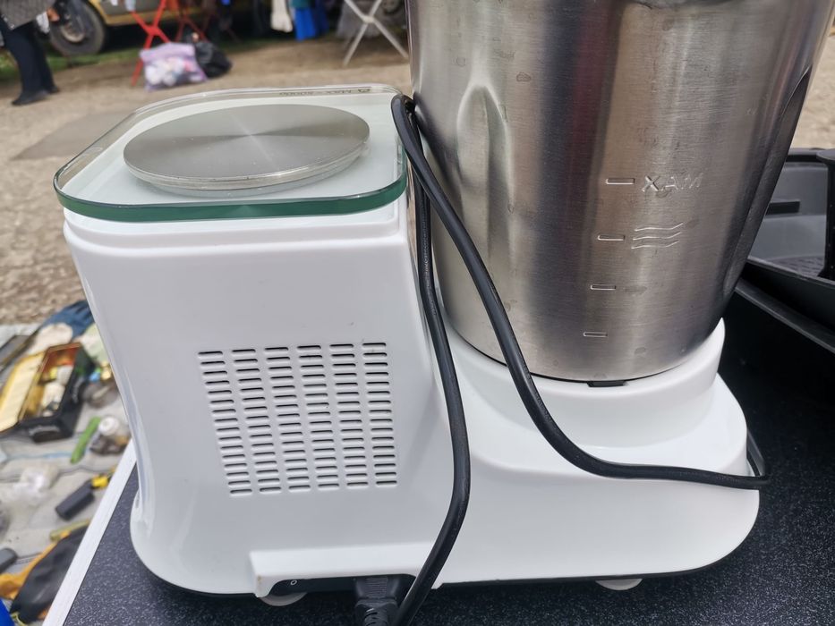 Robot de bucătărie multi funcțional