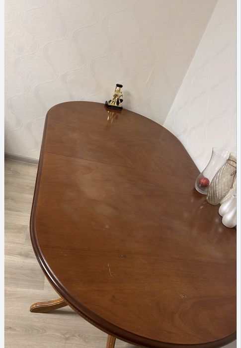 Продаю стол со стулями