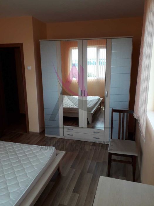 Просторен! Етаж от Къща-село Звездица