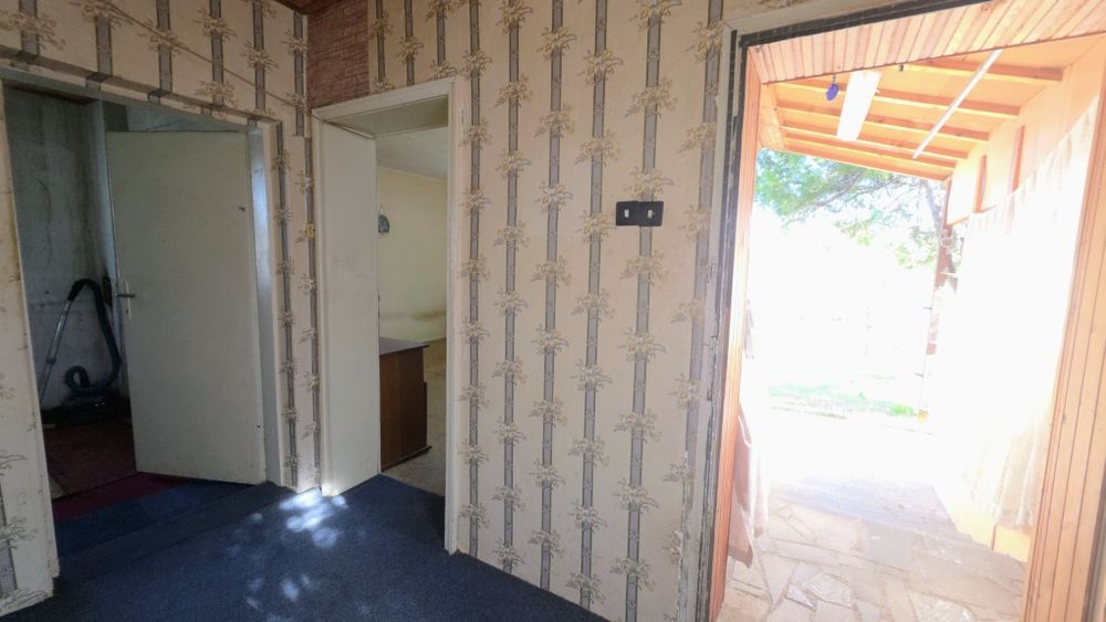 Продава се къща в центъра на село Чуковец, община Радомир