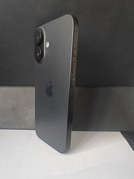Продава iPhone 16/128 GB/93 % battery health