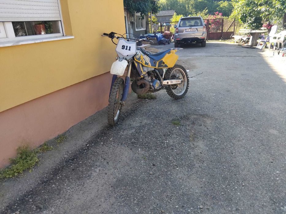 Vând sau schimb cu 4t husqvarna cr 250cc 2t pawer valve