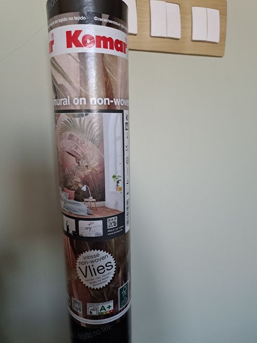 Немски фототапет и италиански винилов тапет кожа