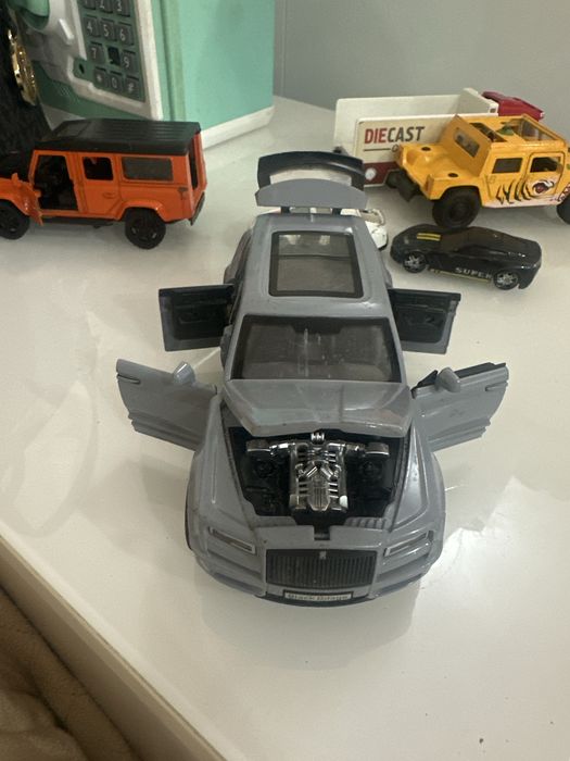 Продам игрушки машинки металлические