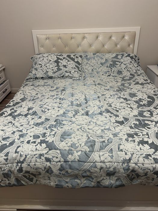Продам двухспальную кровать
