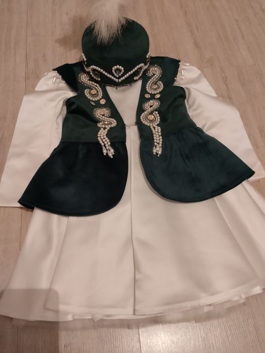 Казакша койлек  жилетка,такиясымен сатылады.