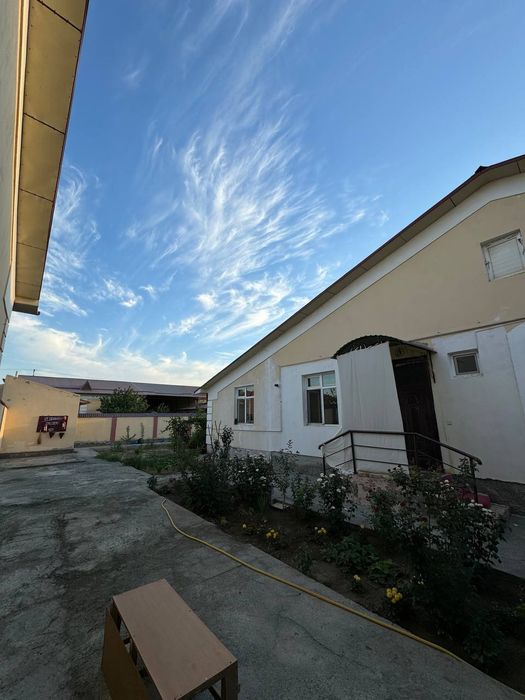 Урганч шахрида 600 м.кв намунали ховли жой сотилади.