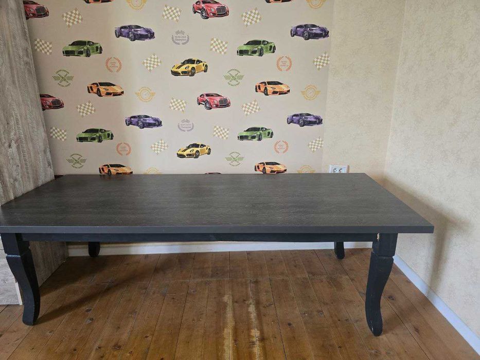 Стол для гостинной