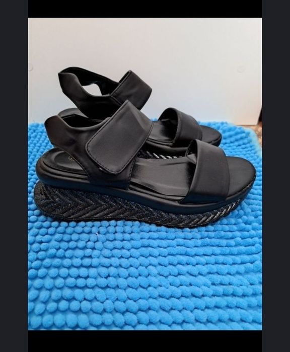 Бесплатно отдам обувь