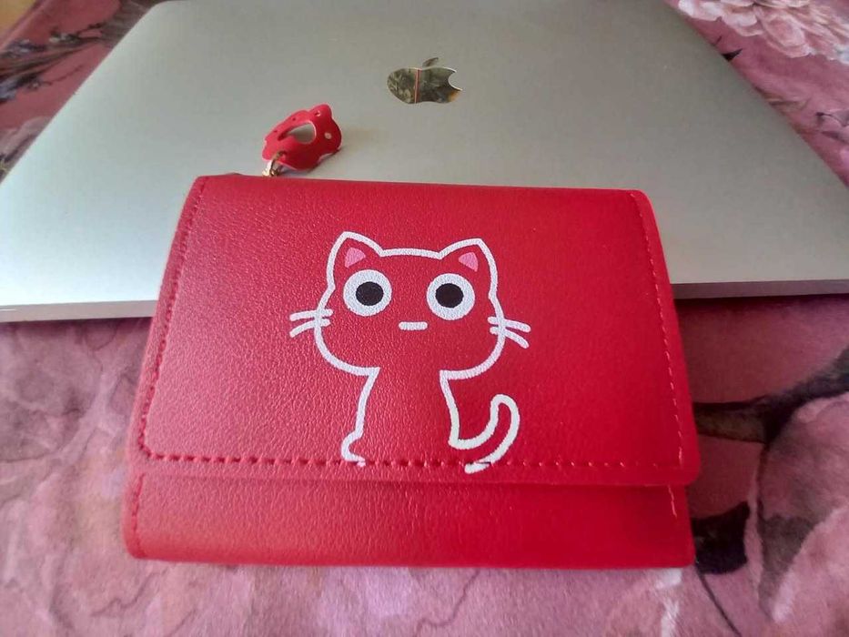 Модерен Дамски Портфейл в Ярко Червено