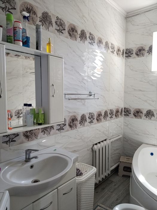 Үй сатылады!   5 бөлмелі кең және жарық