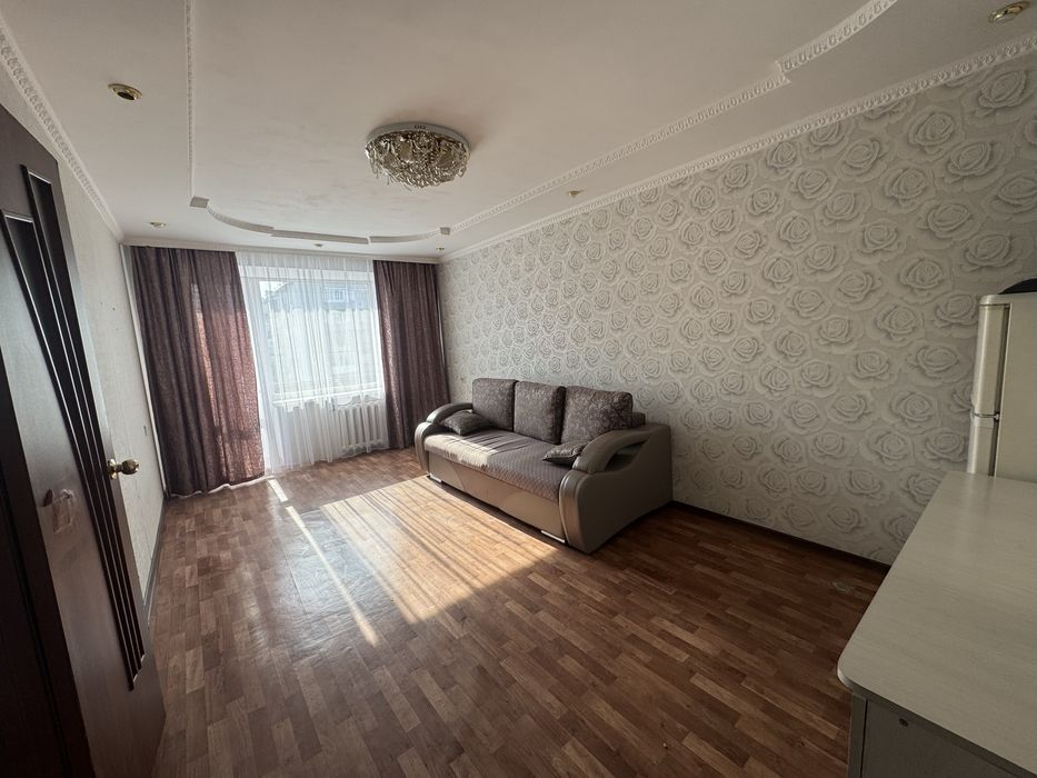Продам  2 х комн квартиру .