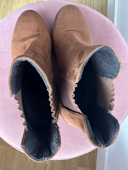 Ghete din piele întoarsă maro