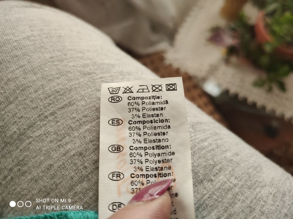 Rochie lunga neagra - bej cu dantelă  de lux.Este tip sirenă.