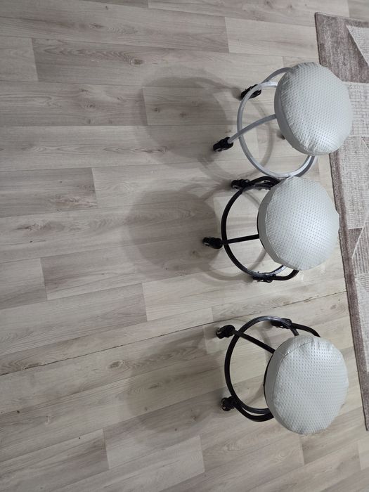 Продам стуля на роликах