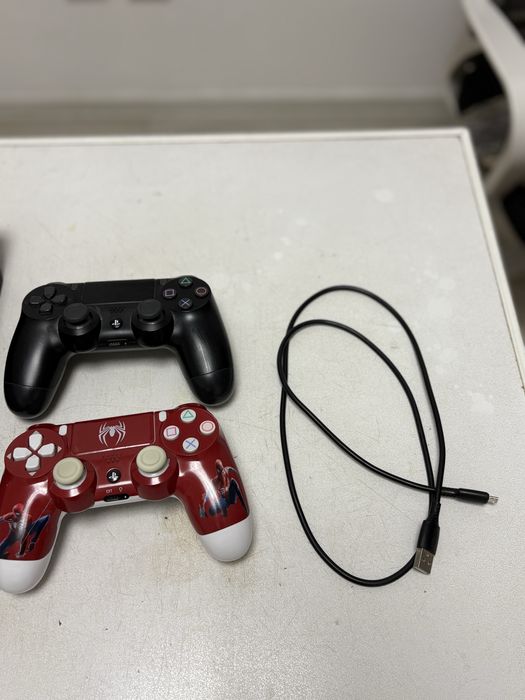 Продам PS4 в идеальном состояние