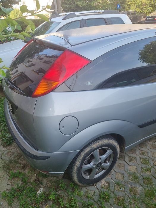 Ford Focus 1.6 hatchback Gpl 4.990 lei