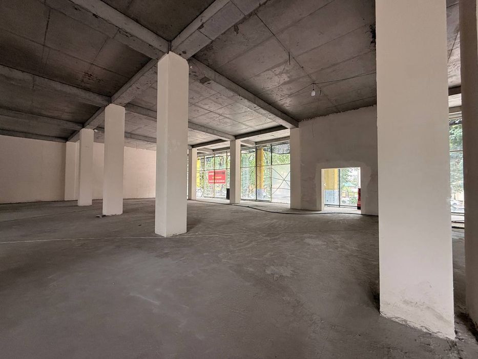 Сдаётся коммерческое помещение 1.500 м² на улице Шота Руставели