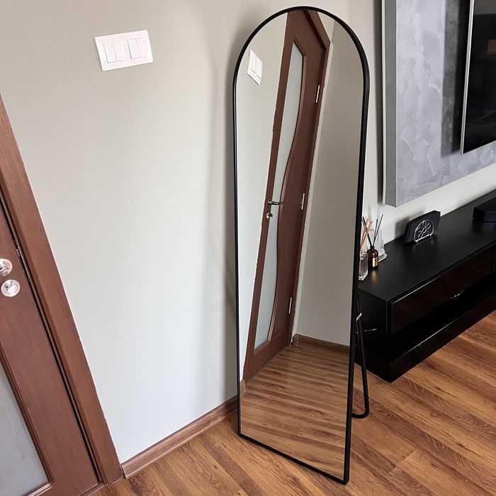 Голямо огледало със стойка