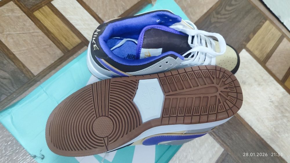 Продам кроссовки Nike новые  маломерят