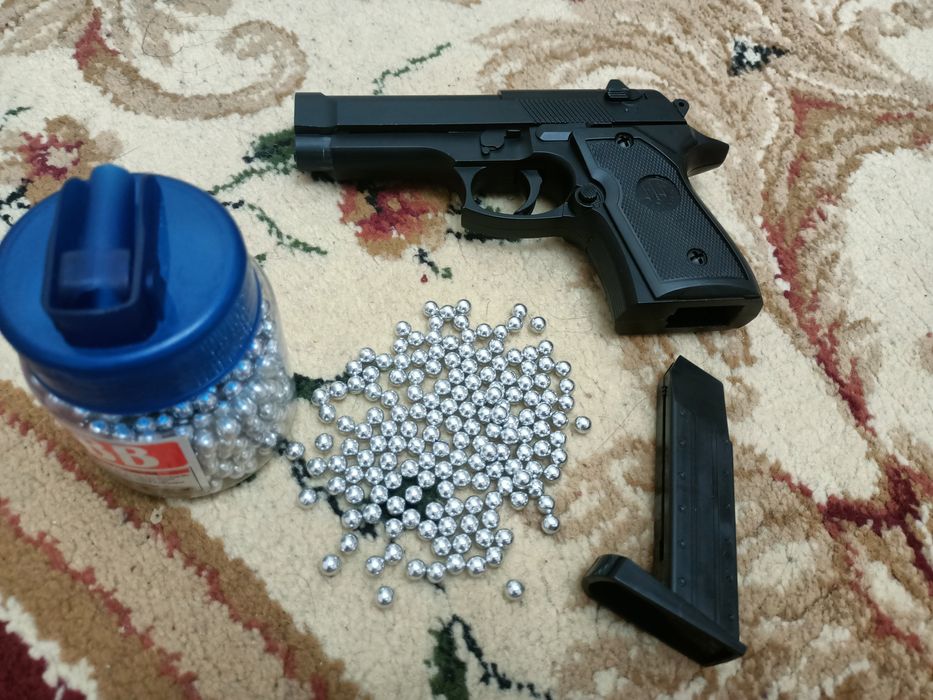 Продам игрушечный пистолет