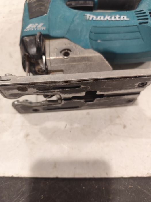Безчетков акумулаторен прободен трион зеге Макита Makita DJV182