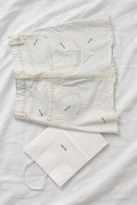 светла дънкова пола с ресни и висока талия нова с торба миу miu