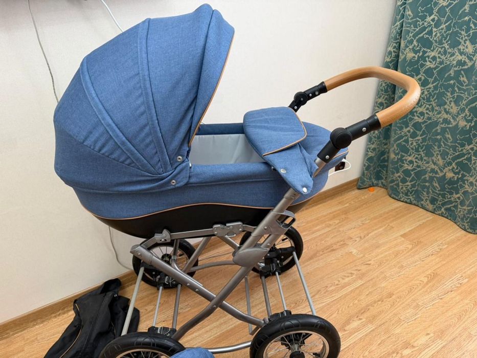 Детская коляска и стульчик для кормления