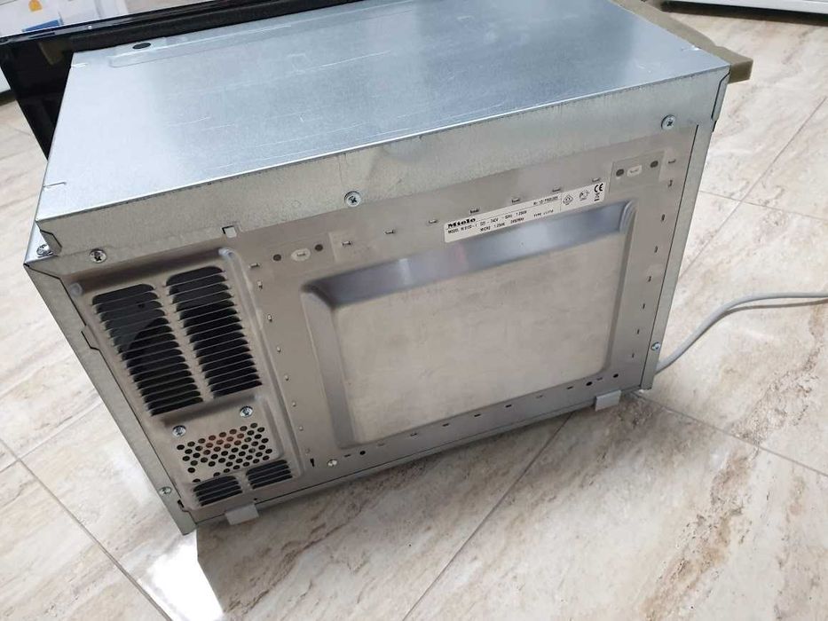 17L - 600мм - Miele M8160 Микровълнова Фурна за Вграждане