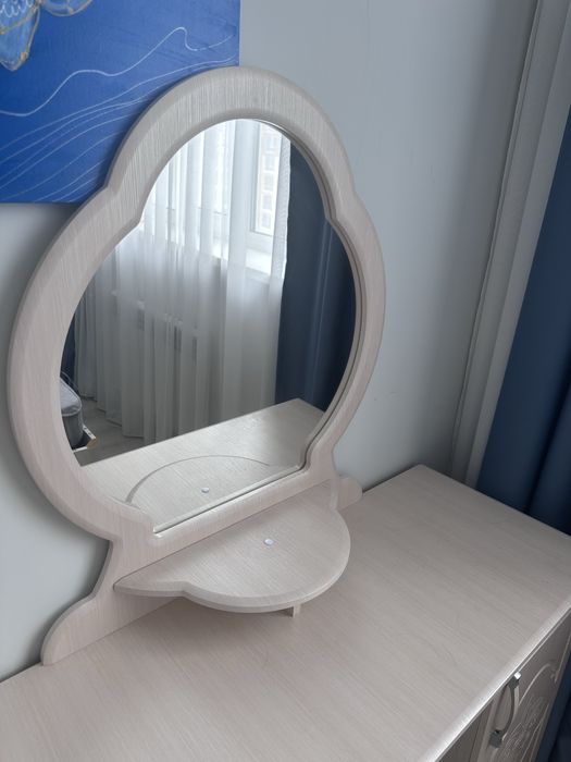 Туалетный стол бежевый