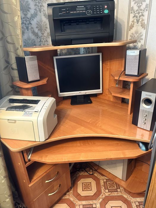 Продам компьютерный стол