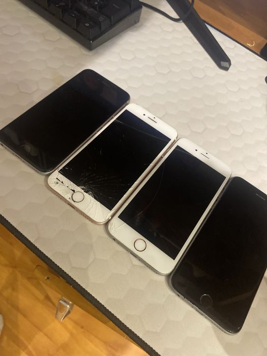 Vand lot 4 telefoane iphone