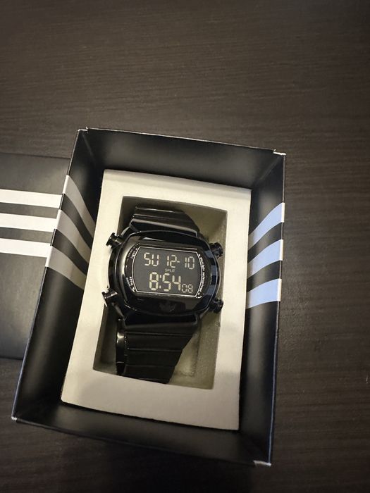 Часовник адидас оригинал