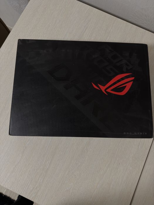 Laptop Gaming ASUS ROG Strix SCAR 15 RTX 3080 + Controller PS 5 CADOU