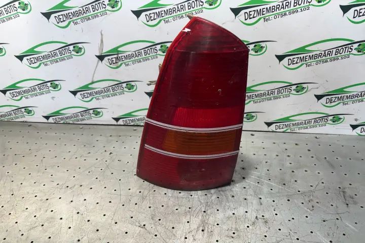 Lampa / Tripla stop dreapta pe aripa Ford Focus 2002 1.8 MT (116 hp)