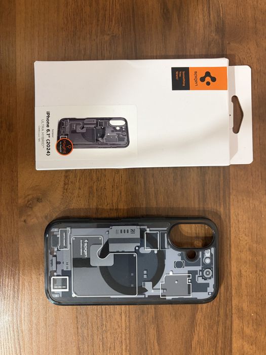 Чехол для Iphone 16 spigen