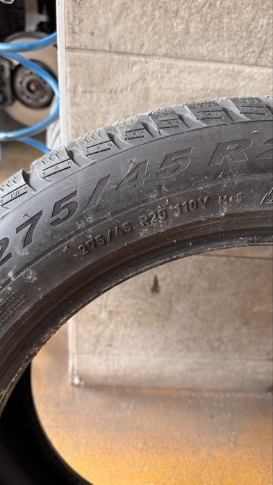 Гуми зимни 275/45 R20 рънфлат BMW X5