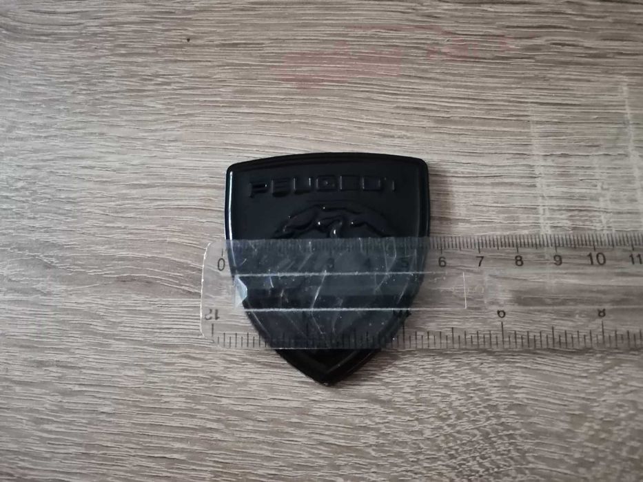 металнa черна емблема Пежо Peugeot с новото лого