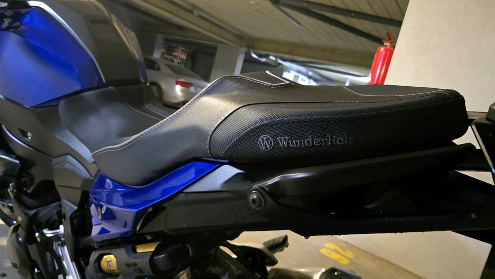 BMW F900 XR 2023 – Te ține lipit de șa mai bine decât fostul/fosta!